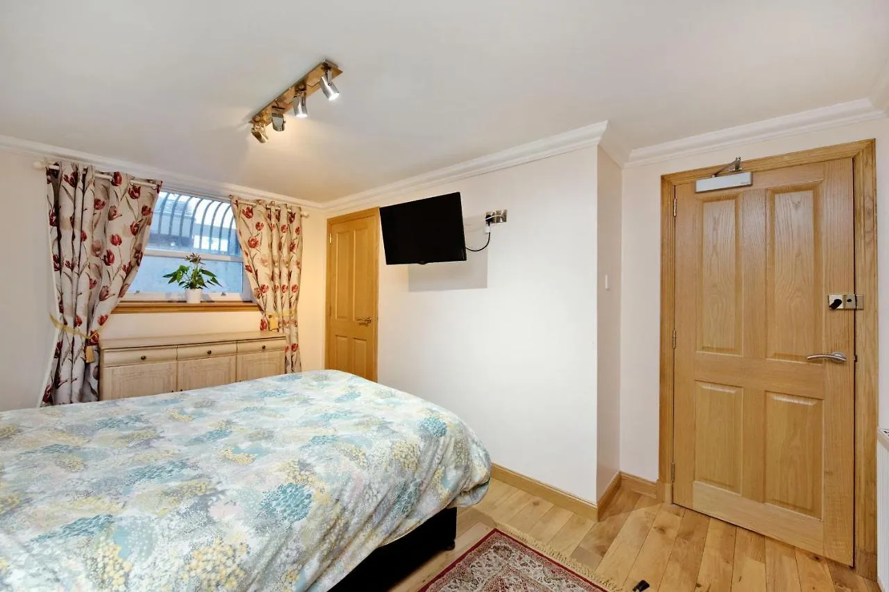 Villa Grand Mansion 9 Beds Sleeps 17 Parking - Groups Aberdeen 0*,  Reino Unido