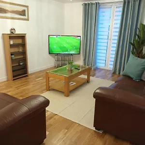 Spacious Elegant 2-br In Centre Apartment