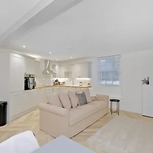 Ferryhill Place Apartment